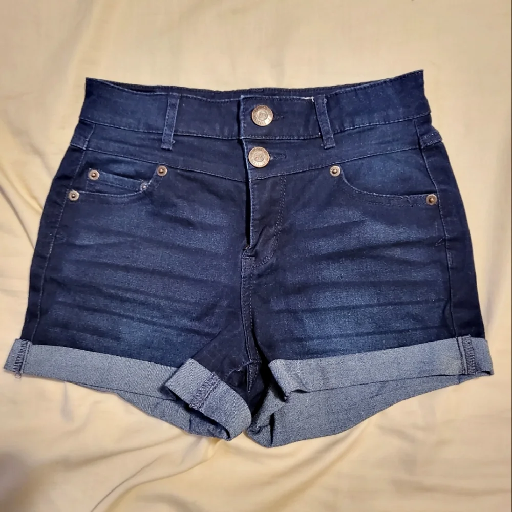 Shorties - Picture 3 of 4